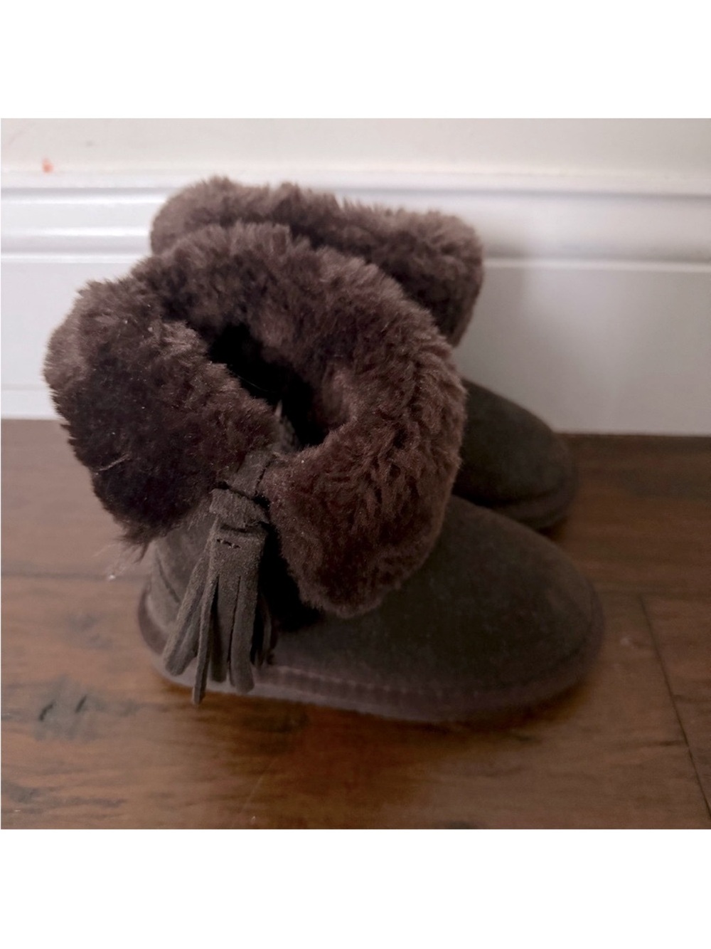 New LAMO SUEDE Shearling Cozy Brown Kids Boots With Tassel Detail - Picture 4 of 7